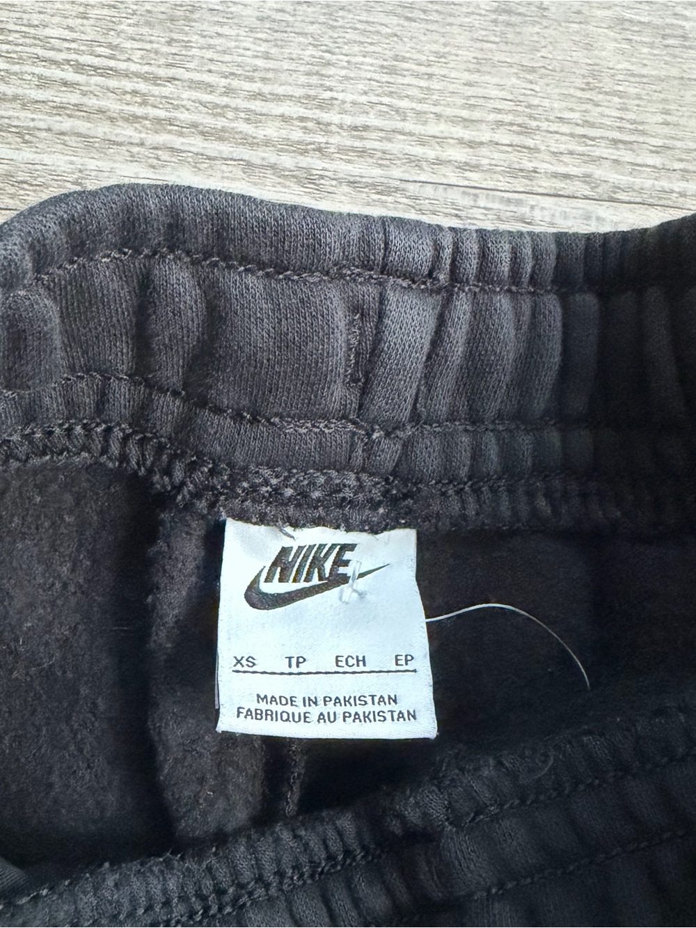 Nike Sportswear Essential High Rise Fleece Shorts XS - Picture 2 of 7